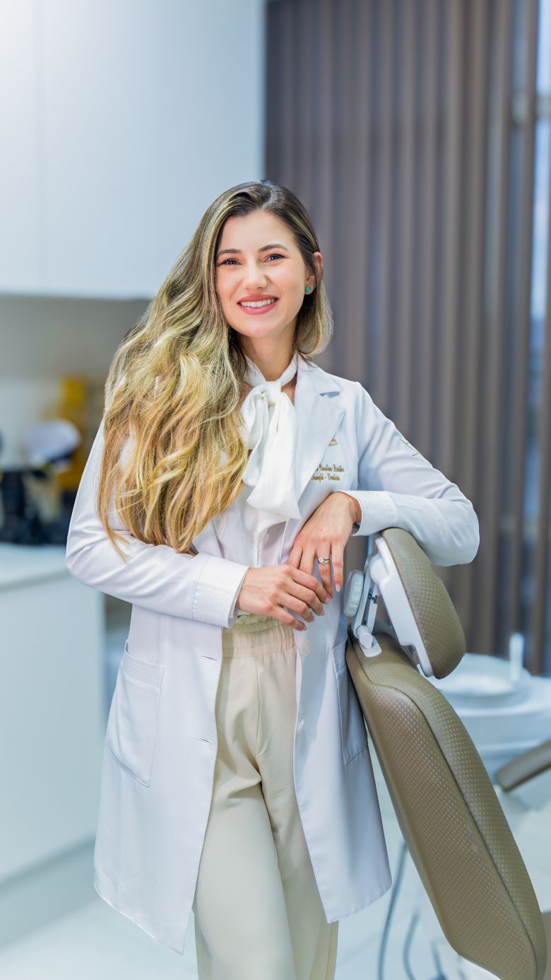 Dra. Ana Carolina Botelho, Cirurgiã-Dentista